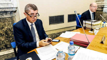 Rekordní přebytek půjde na umoření státního dluhu, slibuje Sobotkův kabinet