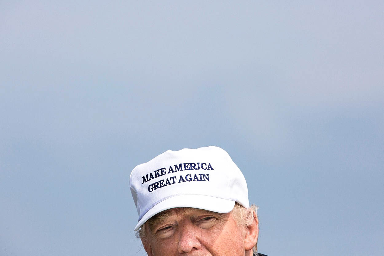 Komentář: Trump hraje golf. Zeman musí počkat