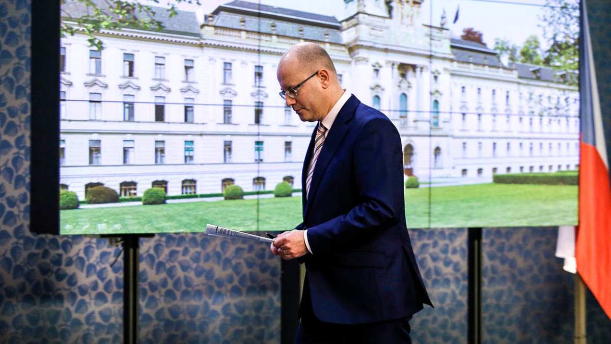 Sobotka překvapil. Vláda podá demisi