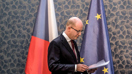 Aktualizováno: Sobotka s demisí počká do půlky května. Se Zemanem si zatím jen promluví