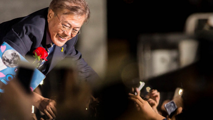 Sesazená prezidentka má náhradu z řad opozice. Jižní Koreu povede syn uprchlíků z KLDR