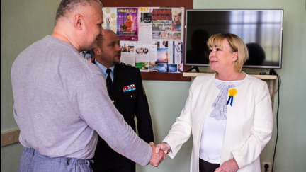 Aktualizováno: První dáma navštívila nájemného vraha Kajínka. Připravuje Hrad půdu pro milost?