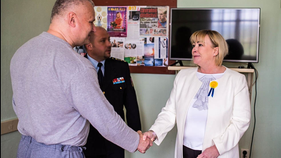 První dáma navštívila nájemného vraha Kajínka. Připravuje Hrad půdu pro milost?