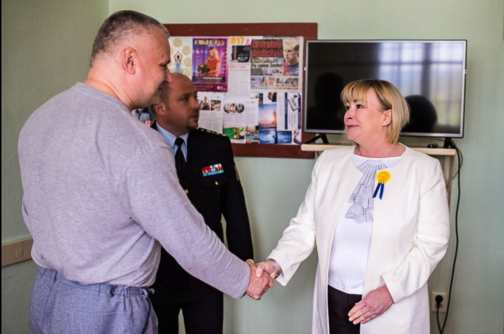 První dáma navštívila nájemného vraha Kajínka. Připravuje Hrad půdu pro milost?