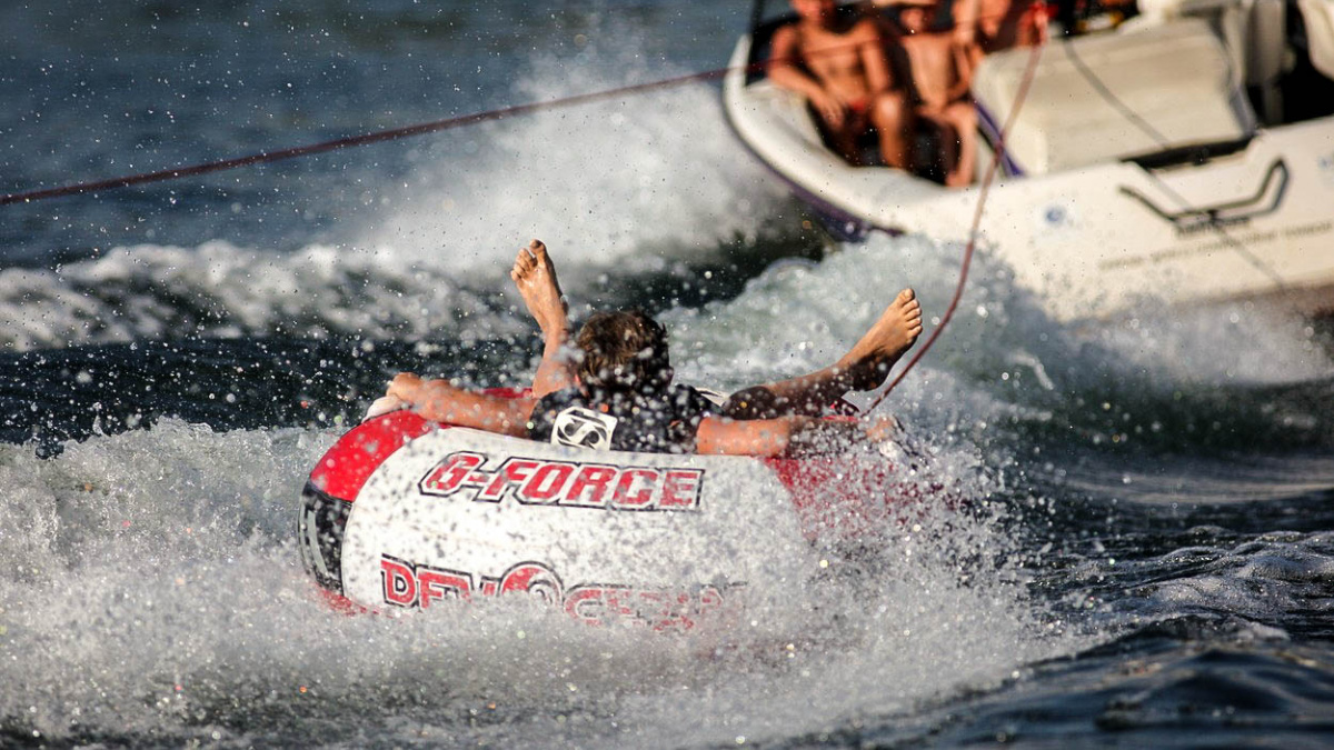 Ministerstvo vyhrálo spor s městem. Motorové čluny se vrací na Brněnskou přehradu