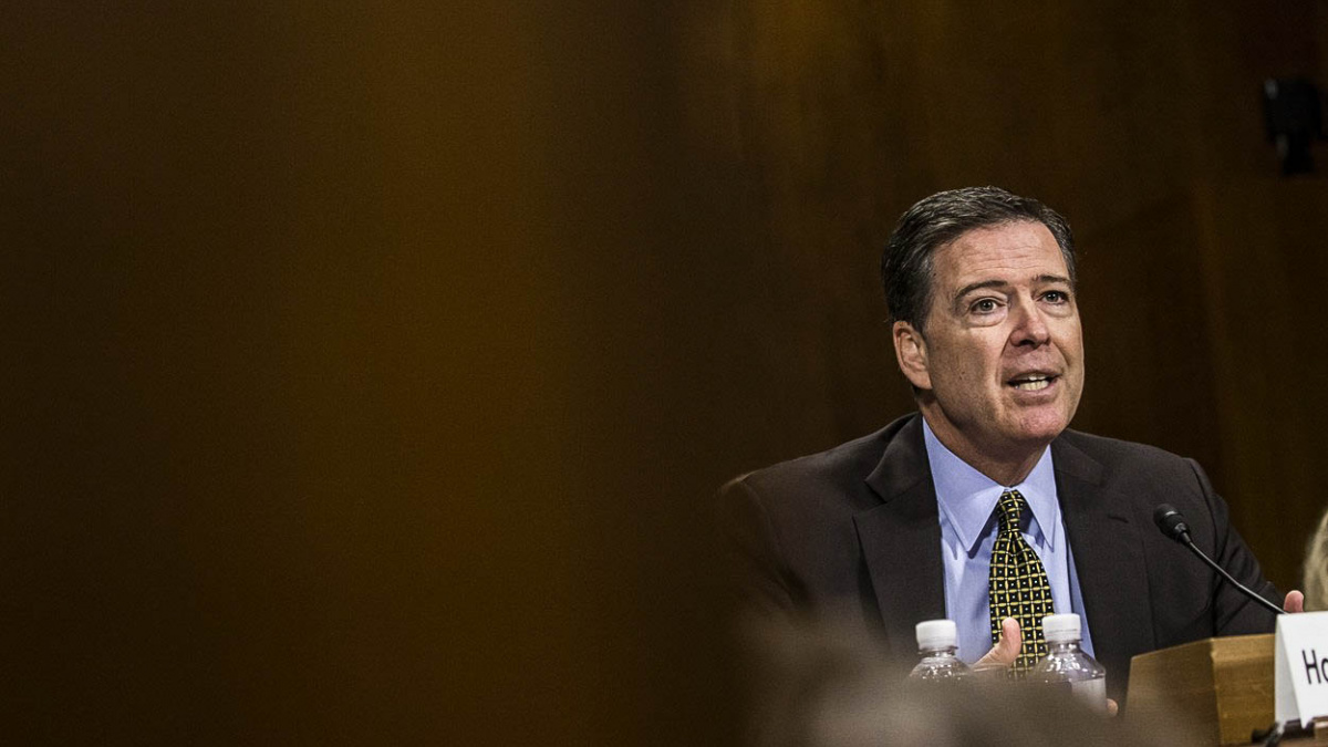 Trump chtěl po exšéfovi FBI, aby zastavil vyšetřování ruských vazeb Flynna, píše NYT