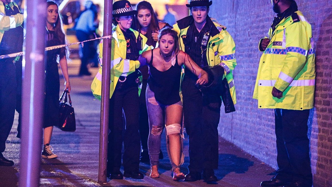 Británií otřásl nejhorší teroristický útok za posledních 12 let. Zemřelo 22 lidí včetně dětí