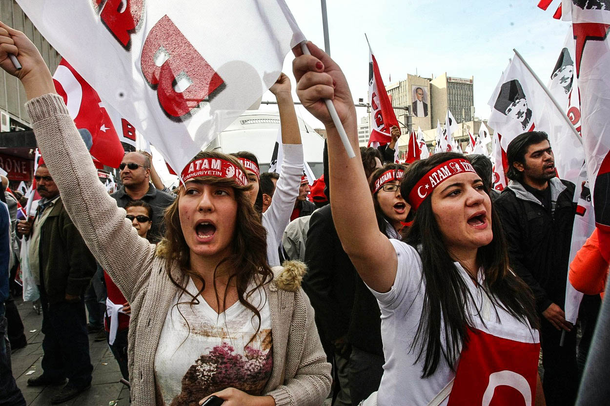 Raději bez chlupů, dámy, vyzývá Erdoganův dekret