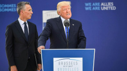 Komentář: Trump vzkázal Evropě: Jděte s NATO i EU někam