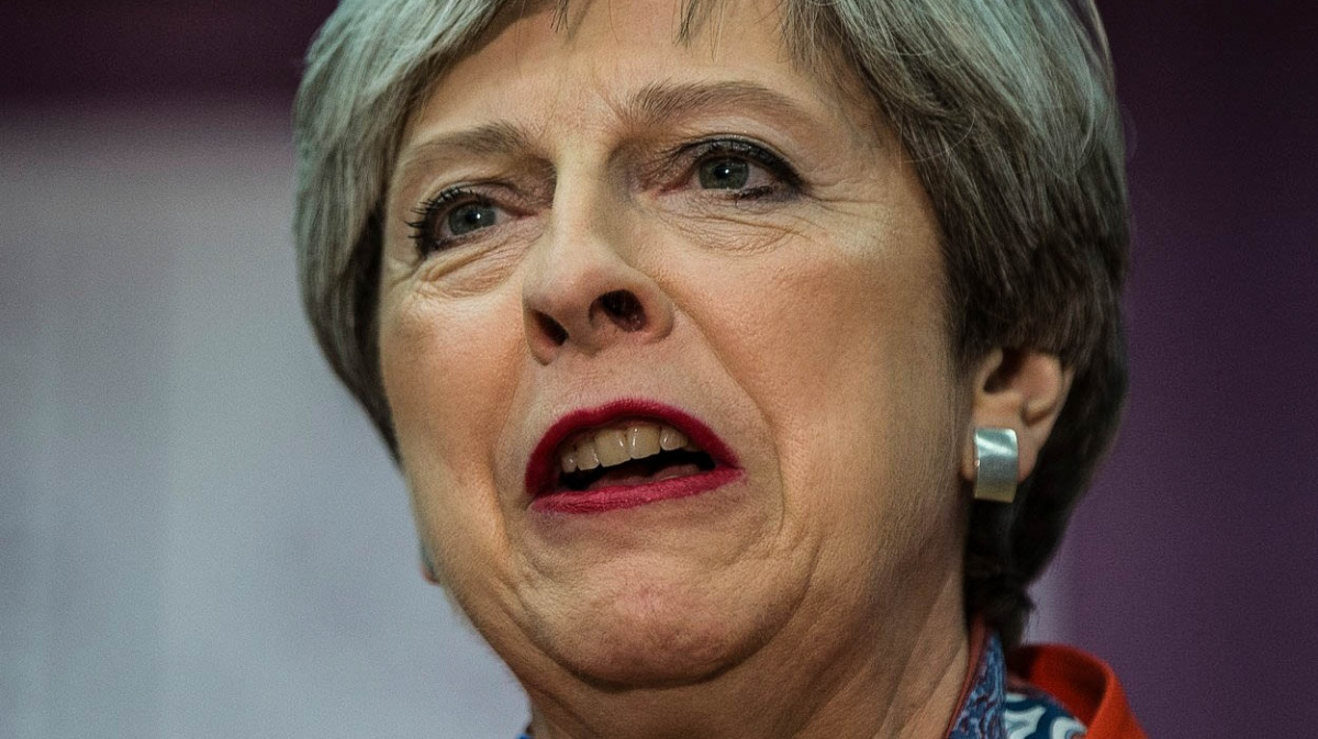 Konec premiérky, která milovala brexit a boty: Konzervativci utrpěli těžké ztráty