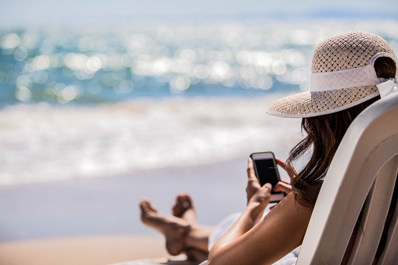 Z dovolené zavoláme levněji. Operátoři v EU ruší roaming