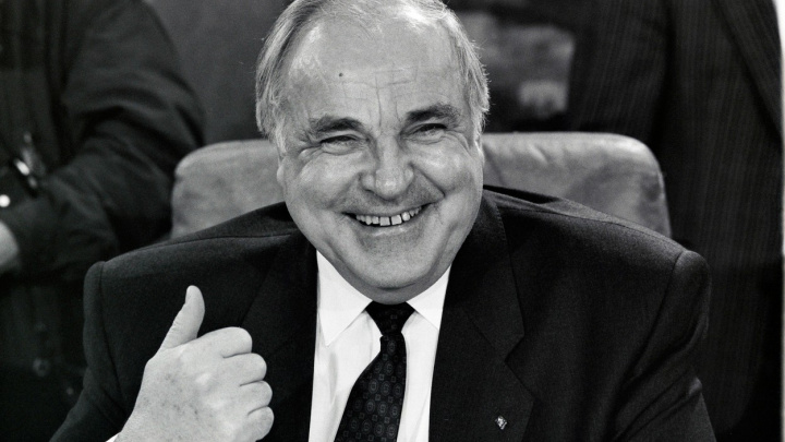 Zemřel kancléř sjednotitel a velký Evropan Helmut Kohl