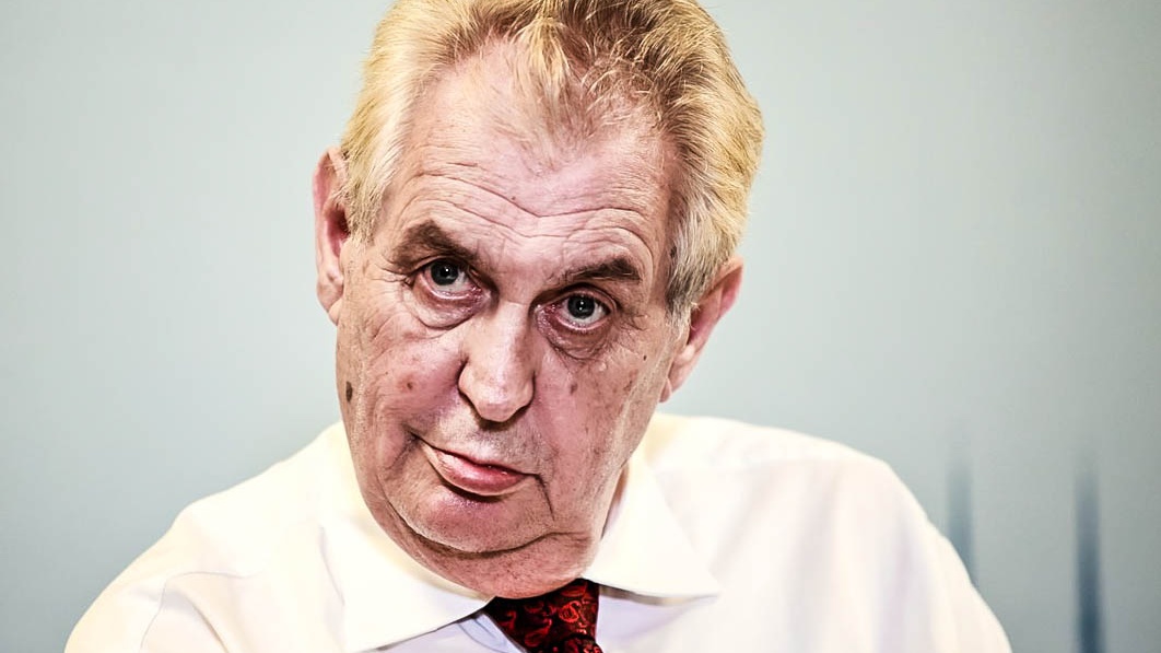 Zeman hlásá referendum. Pro alkoholiky, debily a slabé duchem?