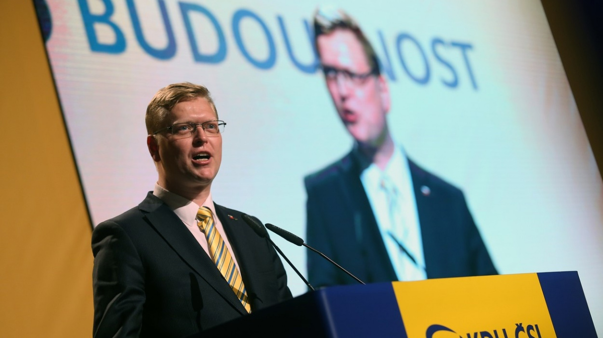 Spusťme poslední fáze EET později, navrhují lidovci. Pokrytectví! říká opozice