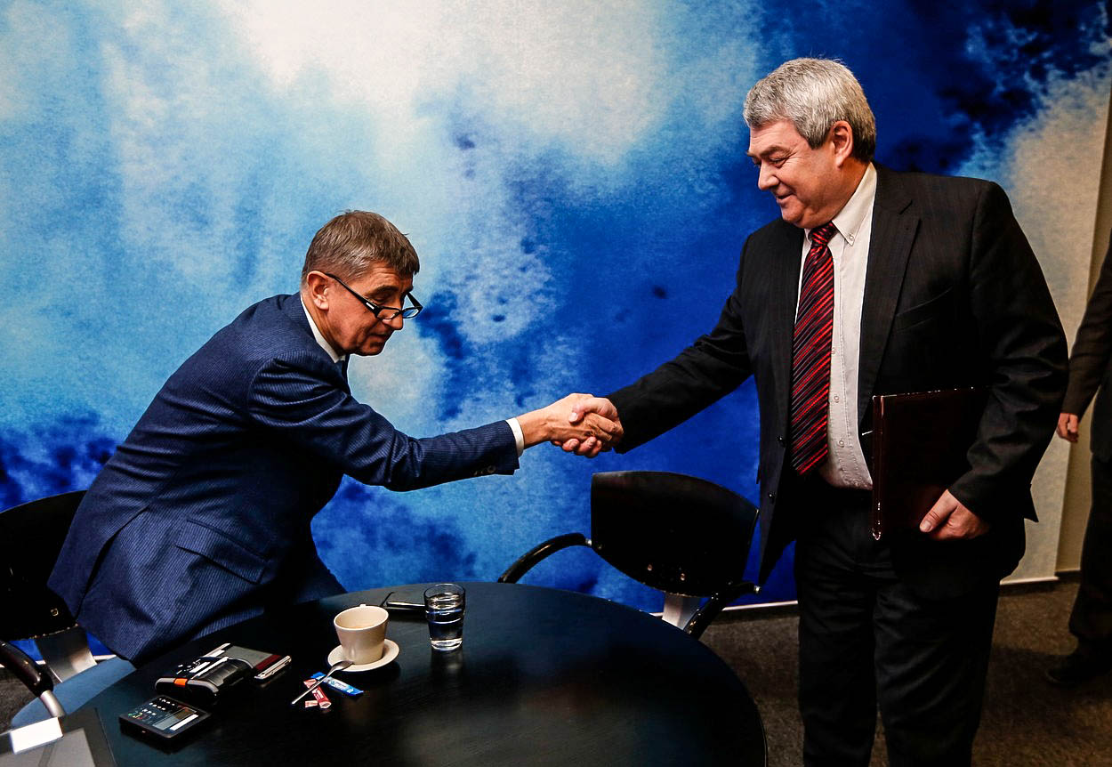 Splní komunisté Babišovi sen o vládě jedné strany?