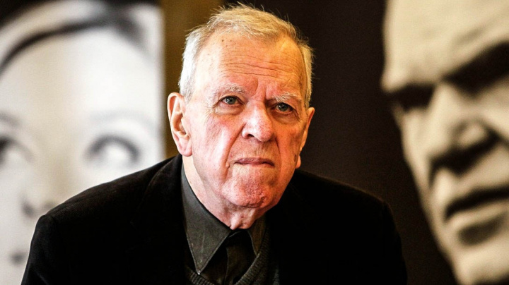 Přivést dítě do současného světa je hodné obdivu, říká Milan Uhde