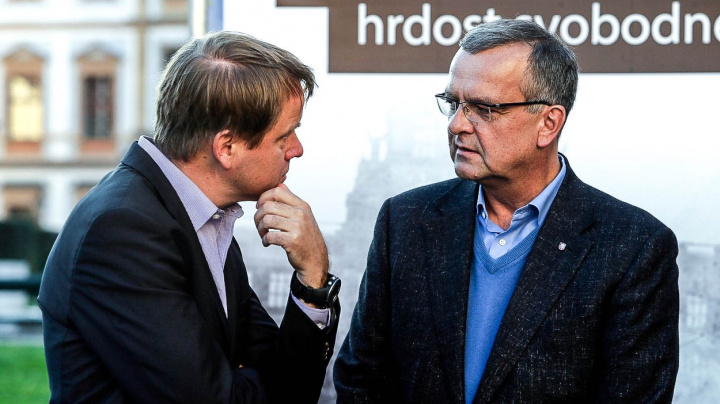 Proč se Kalousek kamarádí s bezvýznamnou stranou?