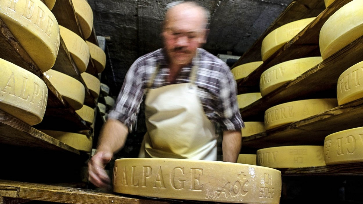 Ementál už není to, co býval