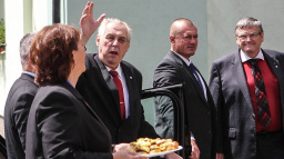Aktualizováno: Zeman by měl návštěvy v krajích zahrnout do finančního limitu na kampaň
