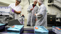 Komentář: Máslo stojí majlant. Hledá se kulak, který to spískal