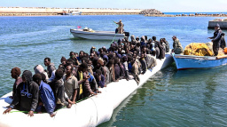 Vezete k nám uprchlickou krizi, obvinil libyjský předák Itálii. Hodlá zahnat její lodě