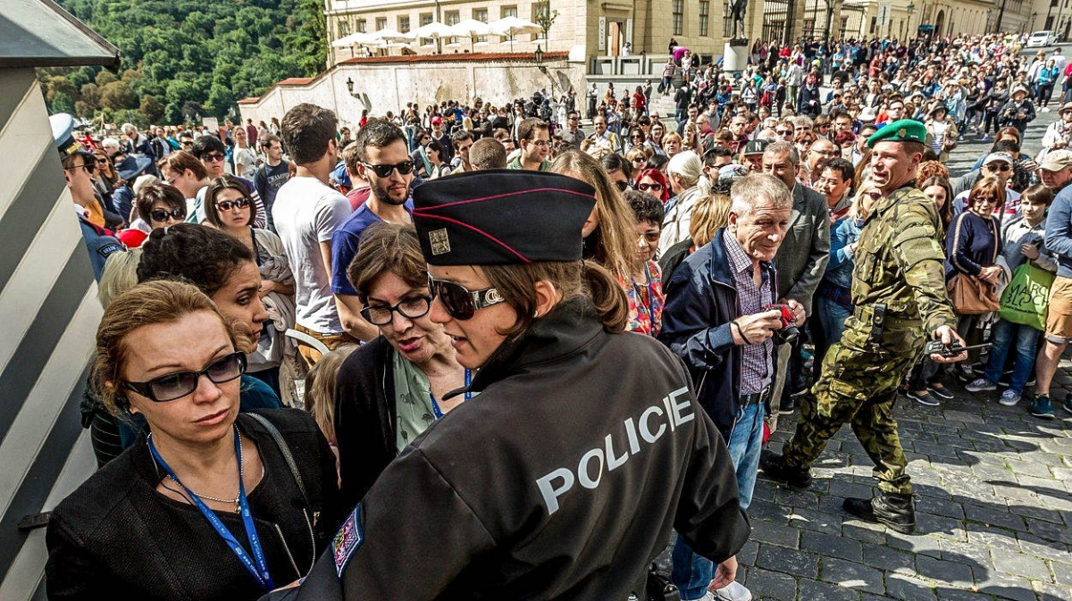 Prezident na Hrad nepatří, zeman tuplem