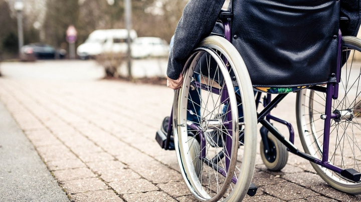 Postiženým se zjednoduší přístup k penězům na pomůcky