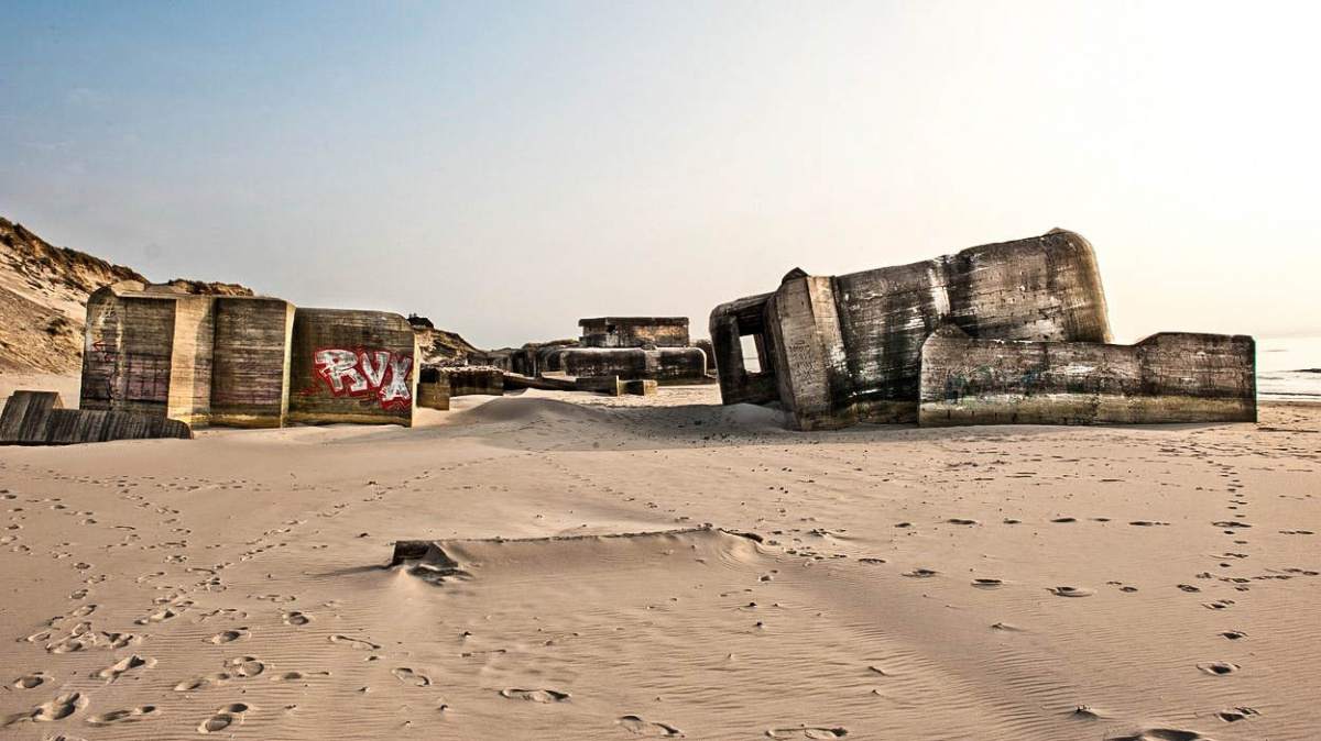 Nacistické dědictví z železobetonu. Zakrýval ho písek, teď se vynořuje ven