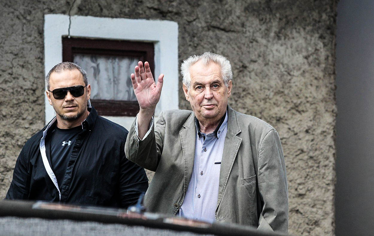 Hlavou státu bez vynaložené koruny aneb Jak poznat prezidentskou kampaň