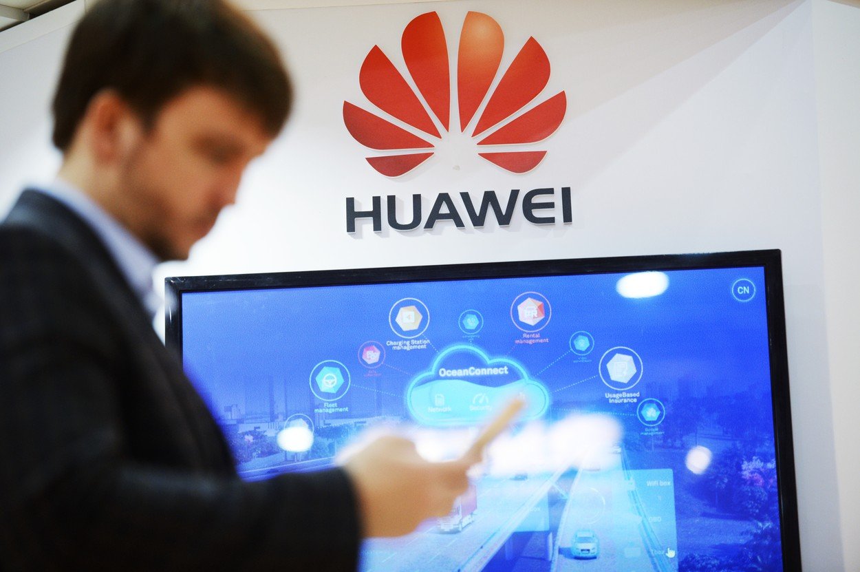Paradox jménem Huawei: čínská firma podezřelá ze špionáže má vliv na bezpečnost komunikace v USA, Austrálii i v Česku