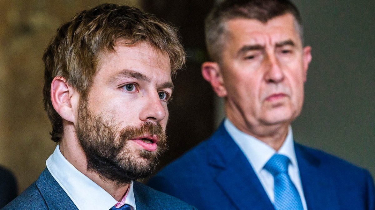 Podkopáváte důvěru v justici, zkritizovali poslanci Pelikána. Názor nezměnil