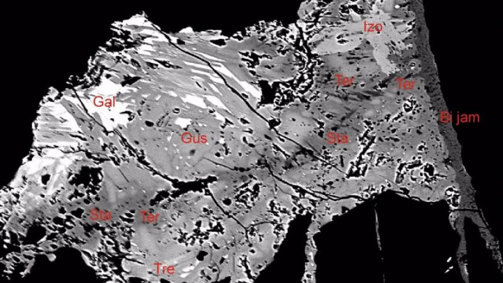 Čeští vědci našli nový minerál, prosadili neobvyklé jméno