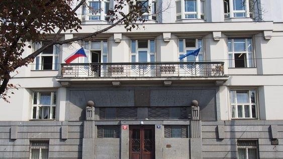 Bývalý šéf majetkového úřadu čelí obžalobě kvůli zneužití pravomoci