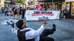 Turisté, táhněte domů... anebo raději ne