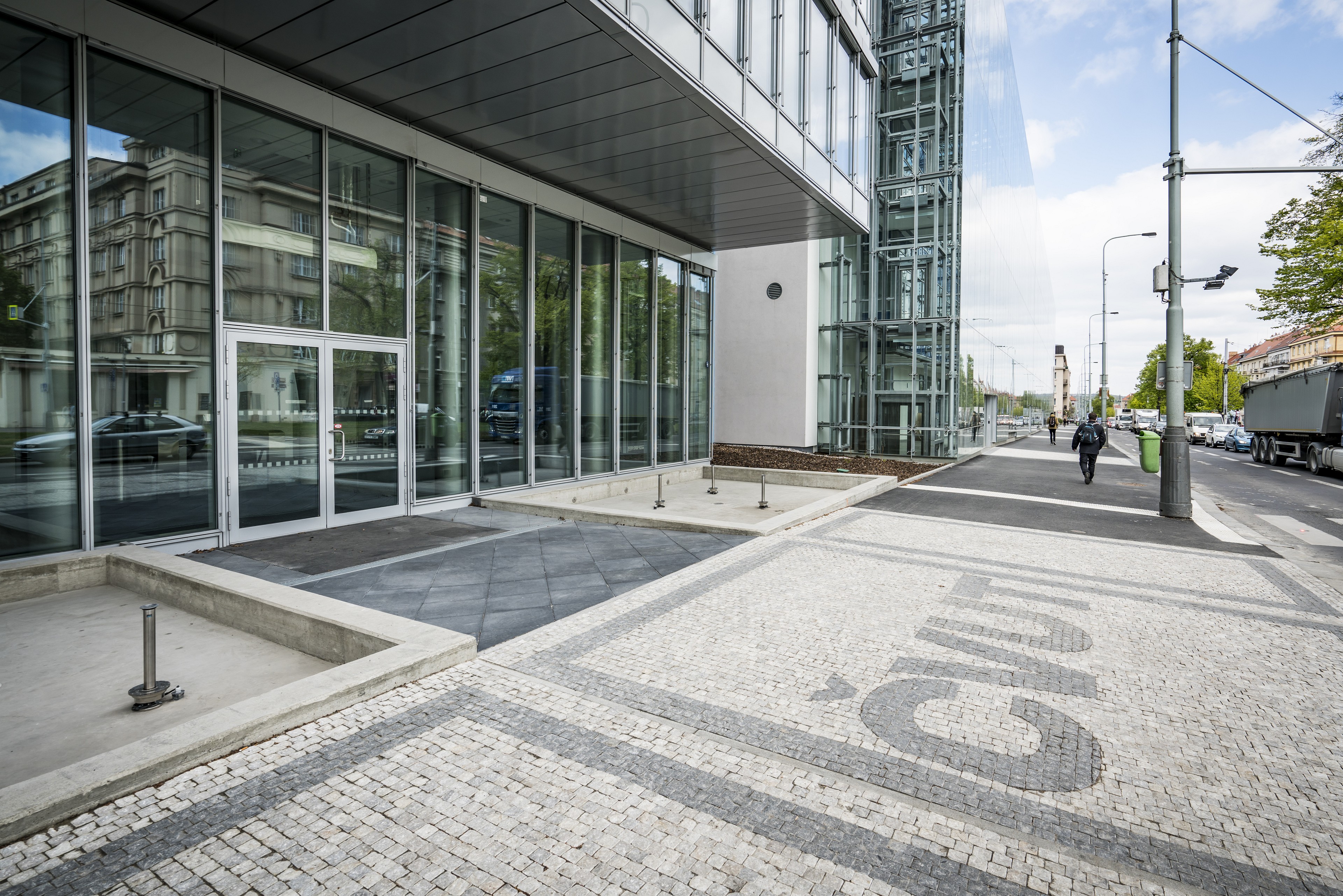 Boj o 'roboty' na ČVUT završí volba rektora. Kvůli sporům je univerzita v rozpočtovém provizoriu
