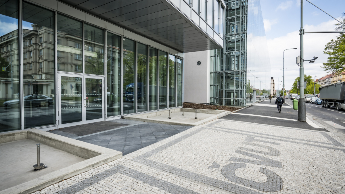 Boj o 'roboty' na ČVUT završí volba rektora. Kvůli sporům je univerzita v rozpočtovém provizoriu