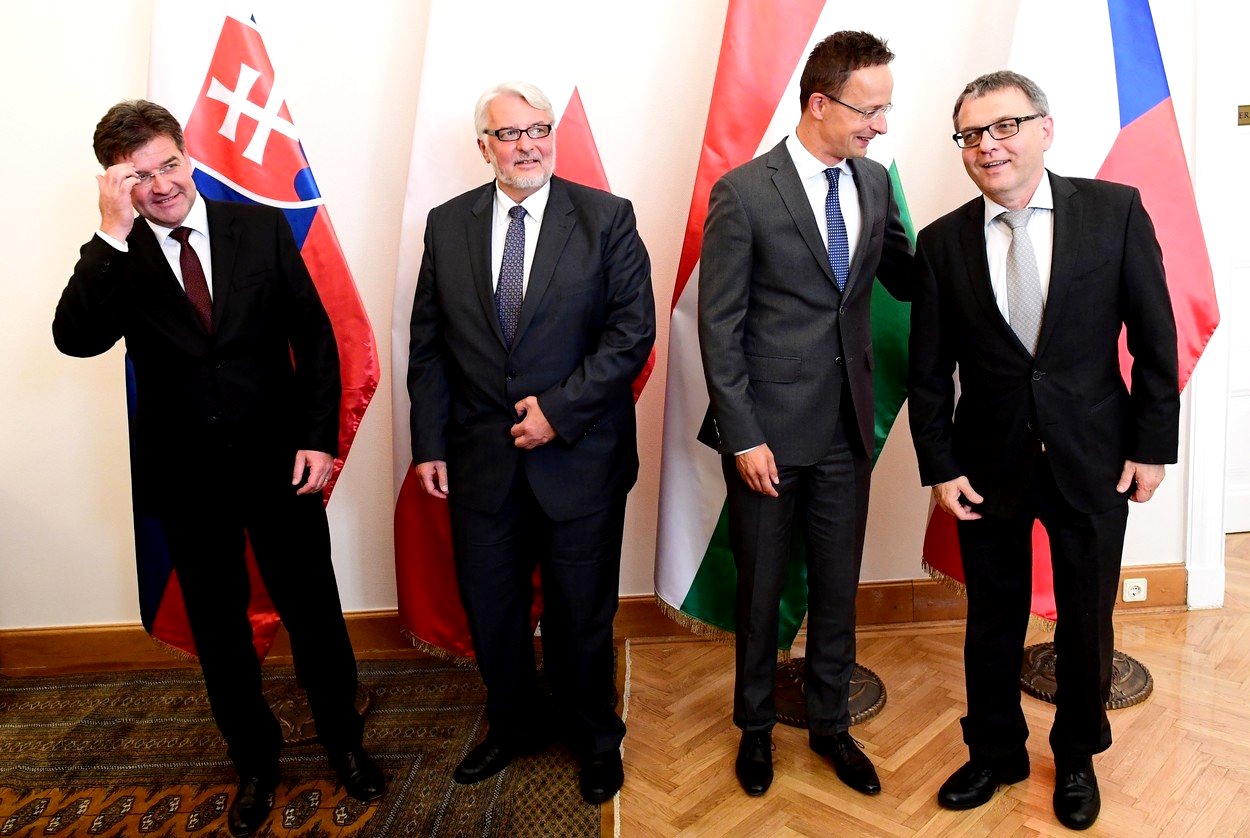 Visegrádské bratrstvo kočičí pracky. Proč se ho ještě držíme?