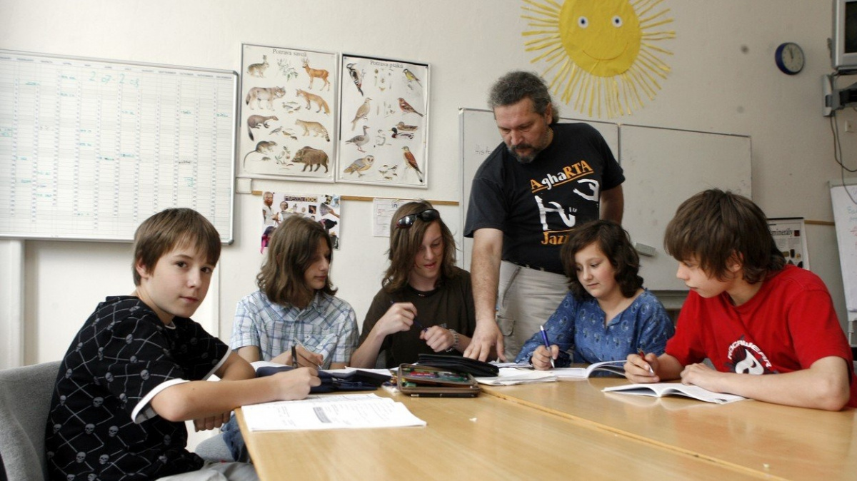 Školské odbory vyhlásily stávkovou pohotovost, koalice otálí s přidáním učitelům