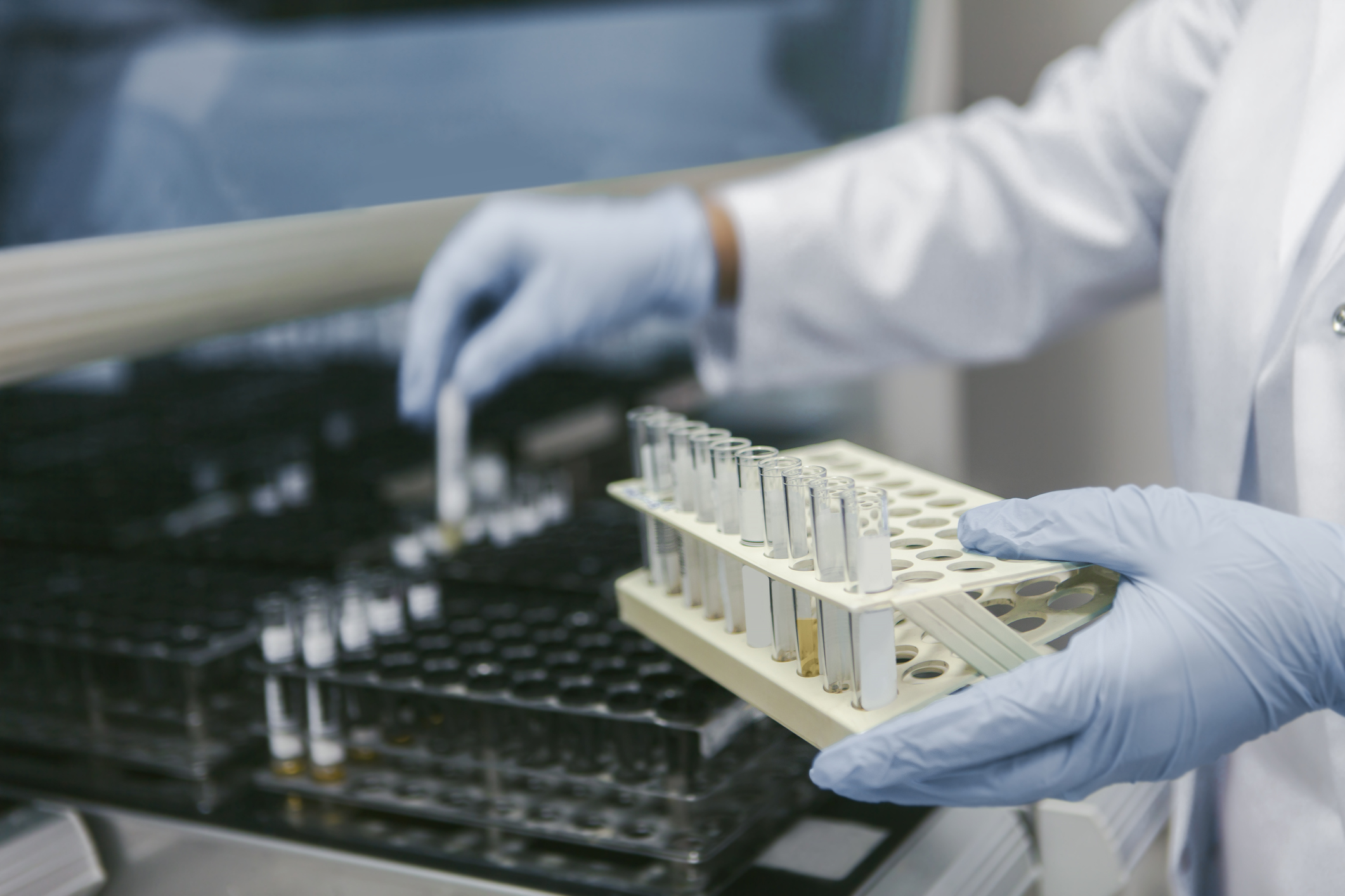 Skandál s testy DNA: Kvůli chybám možná sedí desítky nevinných