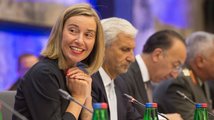 Diplomaté z Bruselu: Nic nevyjednají, ale platy mají královské