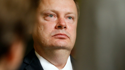 Poslanci schválili doporučení komise k únikům ze spisů