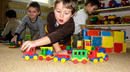 Vláda schválila koncepci rodinné politiky. Lidovce pobuřuje