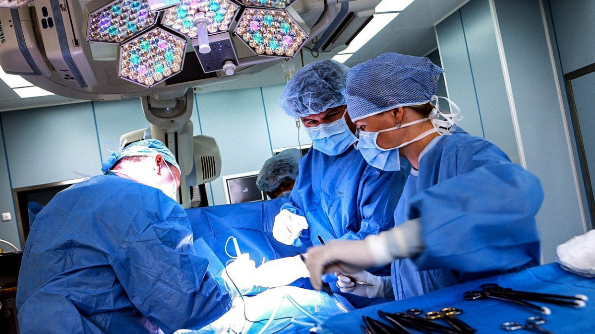 V Motole úspěšně operovali dítě, které žilo měsíce s mechanickým srdcem