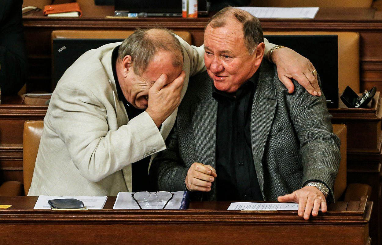 Jak si politici 'malou domů' zvyšují příjmy