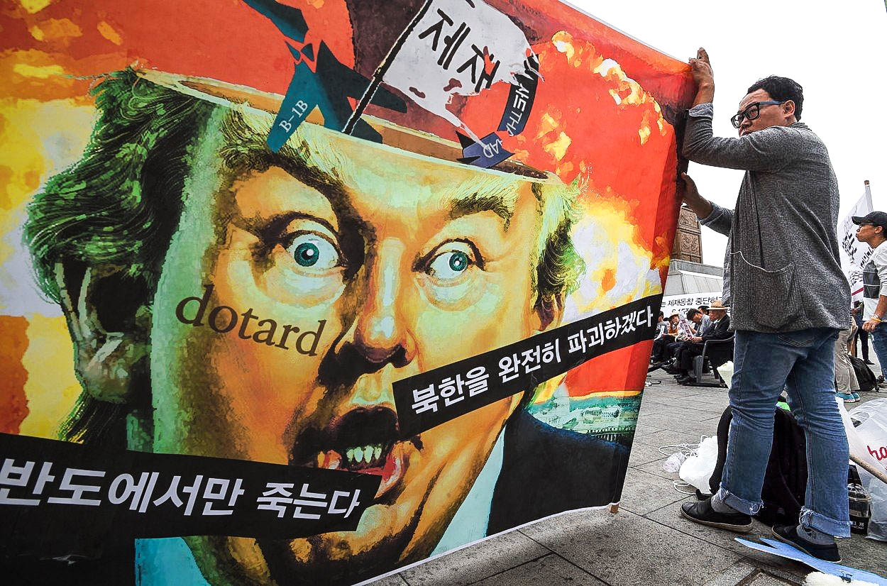 Jak snadno může Trump stisknout 'jaderné tlačítko'