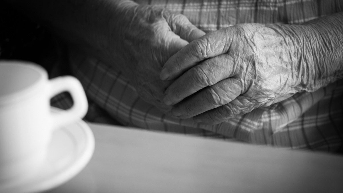 Život Čechů se prodlužuje, na Západ to však stále nemá