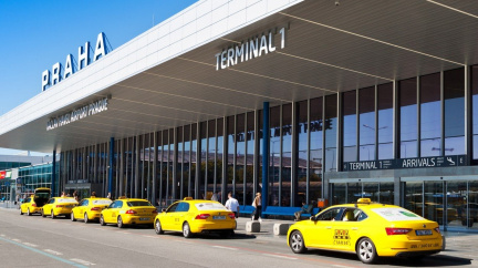 Pondělní protest taxikářů zkomplikuje lidem cestu na letiště. Musí počítat s rezervou