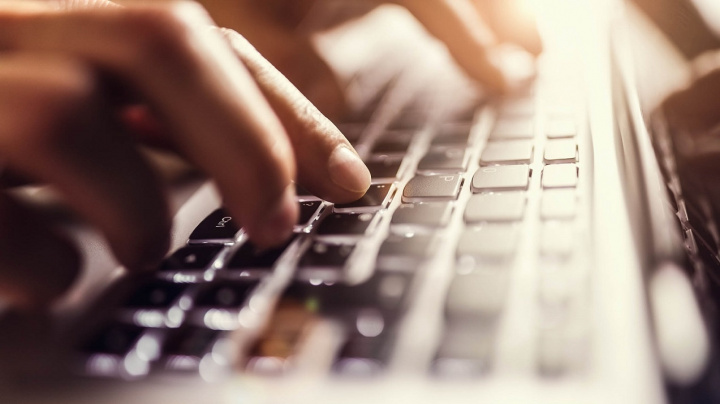 Stát vyhodil desítky milionů za školské portály. Dnes weby nabízejí sex a erotiku