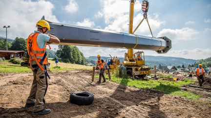 Česko se zřejmě pokutě vyhne, senátoři schválili novelu proti diskriminaci pracovníků z EU
