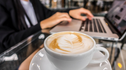 Open space jako šlápnutí vedle nemají budoucnost. Vystřídají je 'kafeláře'